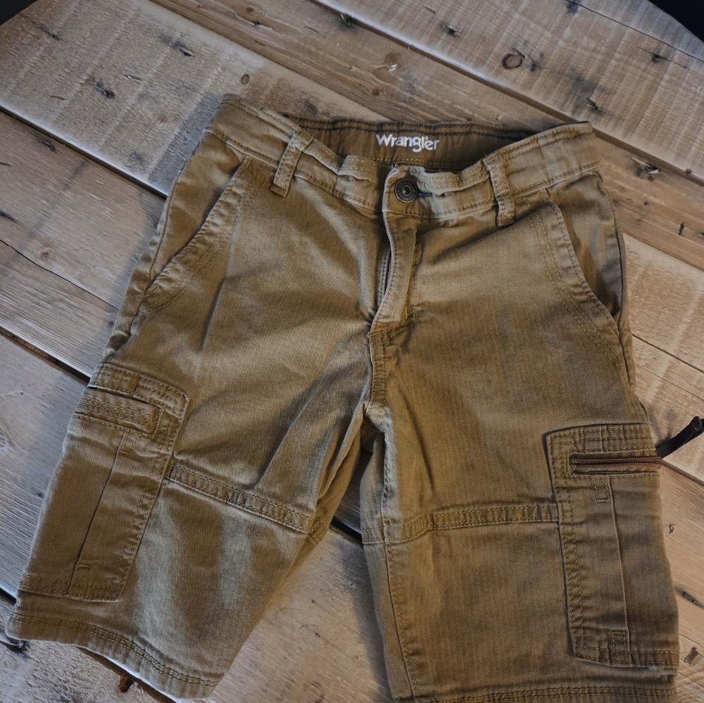 Wrangler Kids Size 8 Tan Cargo Shorts Classic Durable Design